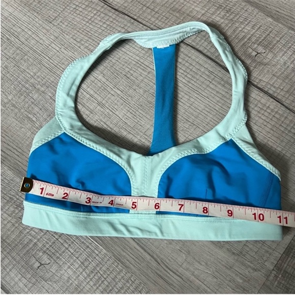 RARE LULULEMON Run: Sprint Bra Beach Blanket
Blue Aquamarine - Picture 12 of 14